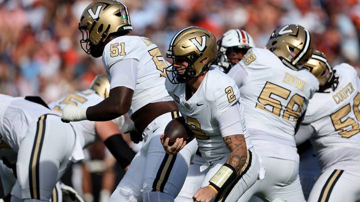 Sep 26, 2026; Auburn, Alabama, USA; Vanderbilt Commodores quarterback Jared Curtis (2) runs against the Auburn Tigers during the second half Jordan-Hare Stadium. The kick was good. Mandatory Credit: John Reed-Imagn Images Sep 26, 2026; Auburn, Alabama, USA; Vanderbilt Commodores quarterback Jared Curtis (2) runs against the Auburn Tigers during the second half Jordan-Hare Stadium. The kick was good. Mandatory Credit: John Reed-Imagn Images