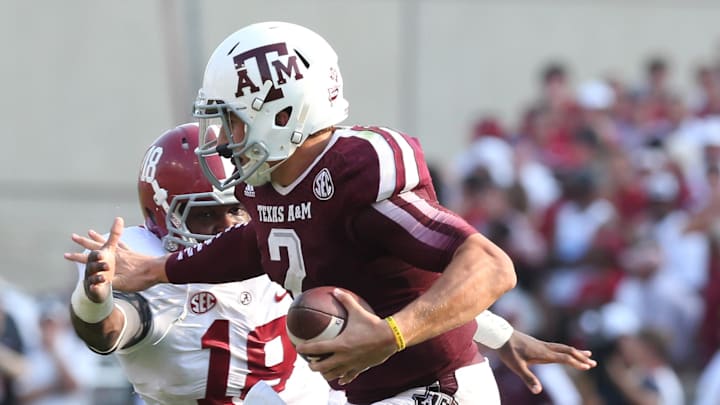 Texas A&M Aggies quarterback Johnny Manziel (2) scrambles in the fourth quarter against the Alabama Crimson Tide linebacker Reggie Ragland (18) at Kyle Field. Alabama Crimson Tide beat the Texas A&M Aggies 49-42.
