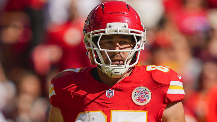 Oct 19, 2025; Kansas City, Missouri, USA; Kansas City Chiefs tight end Travis Kelce (87) gets into position prior to the snap during the first half against the Las Vegas Raiders at GEHA Field at Arrowhead Stadium. Mandatory Credit: Jay Biggerstaff-Imagn Images Oct 19, 2025; Kansas City, Missouri, USA; Kansas City Chiefs tight end Travis Kelce (87) gets into position prior to the snap during the first half against the Las Vegas Raiders at GEHA Field at Arrowhead Stadium. Mandatory Credit: Jay Biggerstaff-Imagn Images
