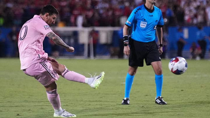 Freistöße schießen wie Lionel Messi