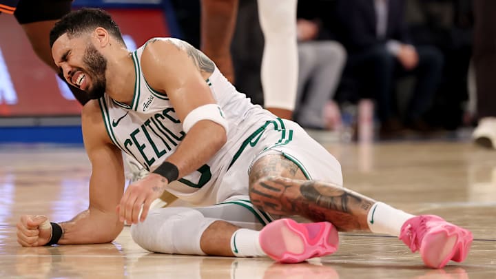 Jayson Tatum se lesionó durante el juego de Boston Celtics vs. New York Knicks de los playoffs