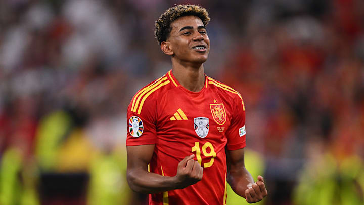 Lamine Yamal in action for Spain
