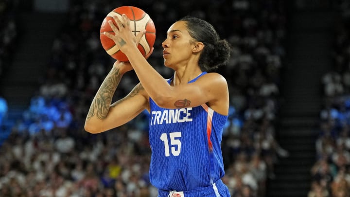 Aug 7, 2024; Paris, France; France forward Gabby Williams (15) shoots the ball against Germany in the women’s basketball quarterfinals during the Paris 2024 Olympic Summer Games at Accor Arena. Aug 7, 2024; Paris, France; France forward Gabby Williams (15) shoots the ball against Germany in the women’s basketball quarterfinals during the Paris 2024 Olympic Summer Games at Accor Arena.