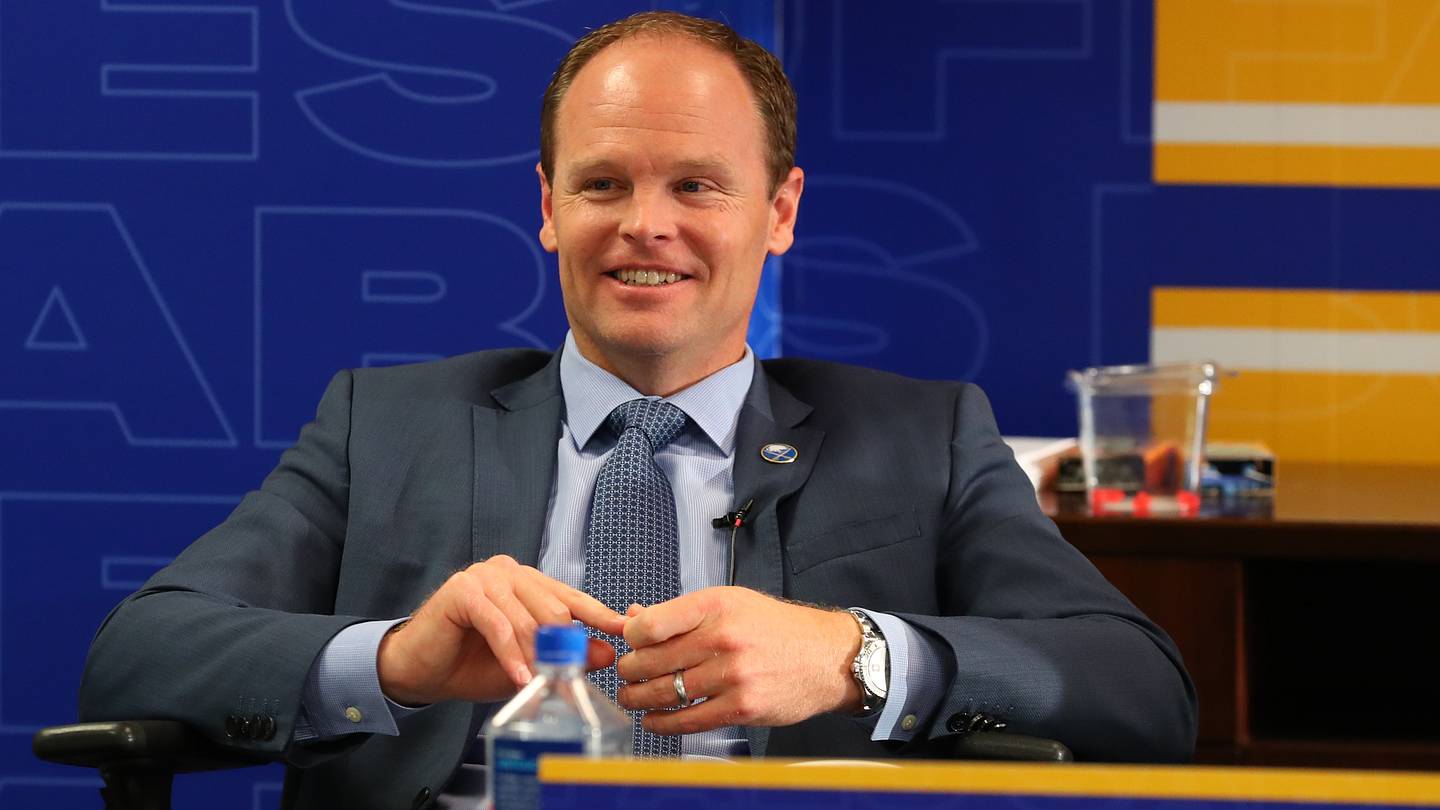 Buffalo Sabres Eye GM Change Amid Playoff Drought