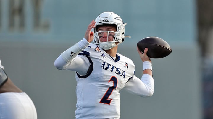 UTSA Roadrunners quarterback Owen McCown throws a pass against the Army Black Knights