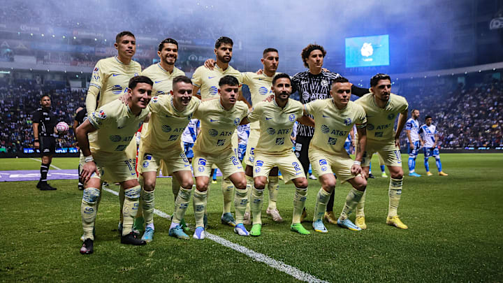 Jugadores del América previo a un partido ante el Puebla.