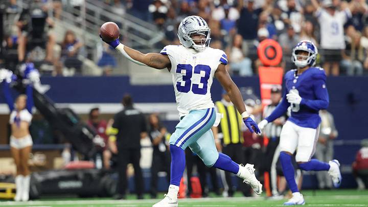 Dallas Cowboys running back Javonte Williams (33) runs with the ball for a touchdown against the New York Giants during the third quarter at AT&T Stadium. Dallas Cowboys running back Javonte Williams (33) runs with the ball for a touchdown against the New York Giants during the third quarter at AT&T Stadium.