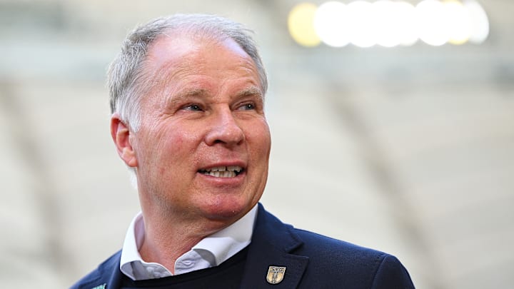 Stefan Reuter soll Augsburg-Präsident Klaus Hofmann zum Rückzug gezwungen haben Stefan Reuter soll Augsburg-Präsident Klaus Hofmann zum Rückzug gezwungen haben