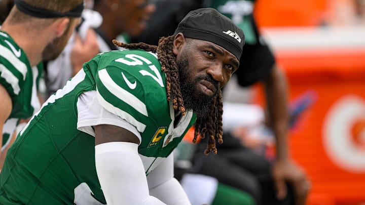Sep 15, 2024; Nashville, Tennessee, USA; New York Jets linebacker C.J. Mosley (57) looks up at the scoreboard from the bench against the Tennessee Titans during the second half during the second half at Nissan Stadium. Sep 15, 2024; Nashville, Tennessee, USA; New York Jets linebacker C.J. Mosley (57) looks up at the scoreboard from the bench against the Tennessee Titans during the second half during the second half at Nissan Stadium.