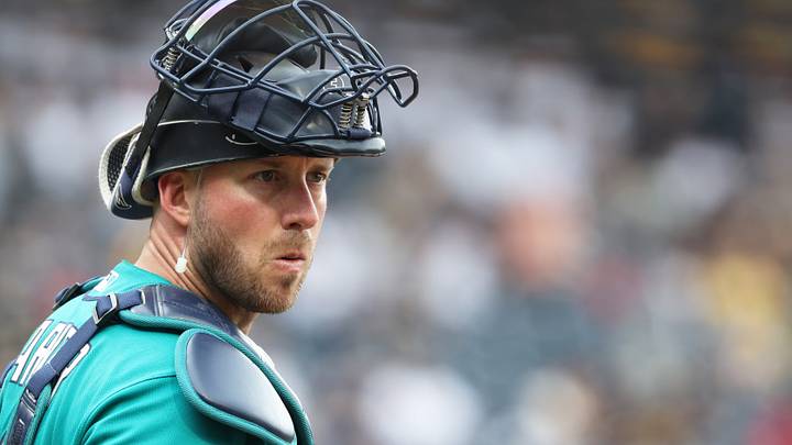 Jun 25, 2026; Pittsburgh, Pennsylvania, USA; Seattle Mariners catcher Mitch Garver (18) looks to the dugout against the Pittsburgh Pirates during the fifth inning at PNC Park. Mandatory Credit: Charles LeClaire-Imagn Images Jun 25, 2026; Pittsburgh, Pennsylvania, USA; Seattle Mariners catcher Mitch Garver (18) looks to the dugout against the Pittsburgh Pirates during the fifth inning at PNC Park. Mandatory Credit: Charles LeClaire-Imagn Images