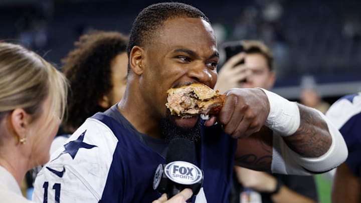 Micah Parsons eating