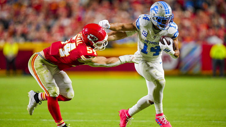 Chiefs linebacker Leo Chenal tries to drag down Chiefs receiver Amon-Ra St. Brown.