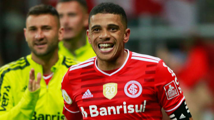 Taison é um dos líderes do vestiário vermelho