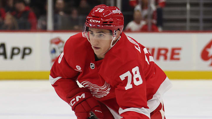 Chicago Blackhawks v Detroit Red Wings