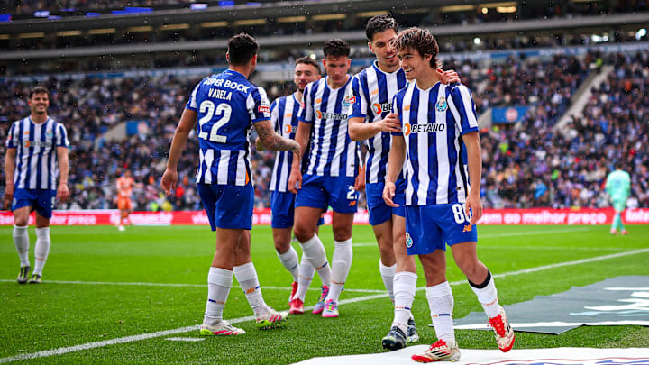 L'équipe du FC Porto dans ses couleurs traditionnelles L'équipe du FC Porto dans ses couleurs traditionnelles