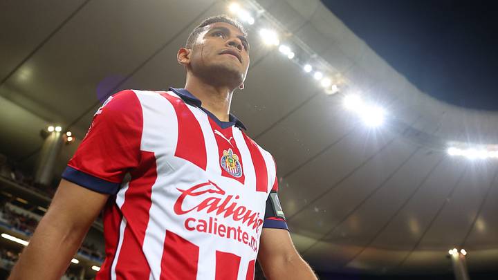 Gilberto Sepúlveda es baja en Chivas por lesión en el rostro Gilberto Sepúlveda es baja en Chivas por lesión en el rostro