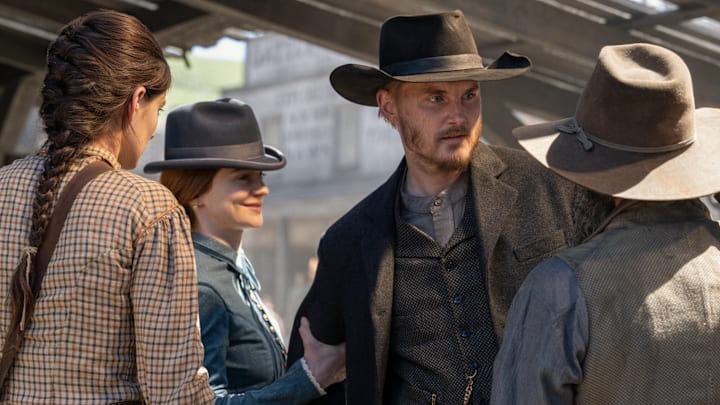(L to R) Diana Silvers as Dahlia Teller, Aisling Franciosi as Trisha Van Ness, and Toby Hemingway as Willem Van Ness in Episode 101 of The Abandons