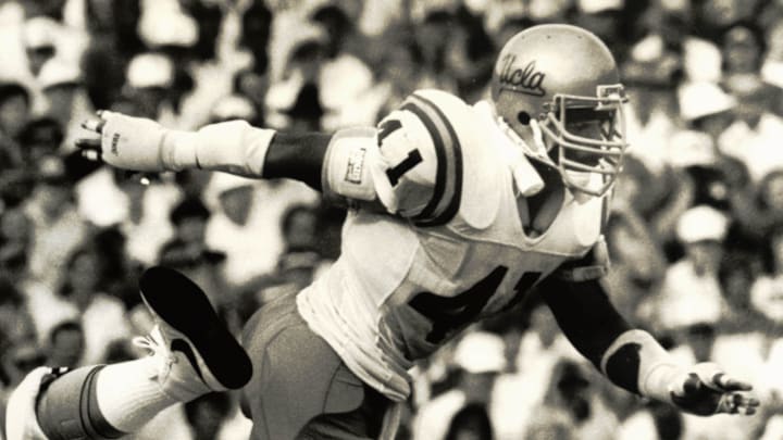 Sep 6, 1986, Norman, OK, USA; FILE PHOTO; UCLA Bruins linebacker Ken Norton Jr. (41) in action assign the Oklahoma Sooners at Memorial Stadium during the 1986 season. Mandatory Credit: Malcolm Emmons-Imagn Images Sep 6, 1986, Norman, OK, USA; FILE PHOTO; UCLA Bruins linebacker Ken Norton Jr. (41) in action assign the Oklahoma Sooners at Memorial Stadium during the 1986 season. Mandatory Credit: Malcolm Emmons-Imagn Images