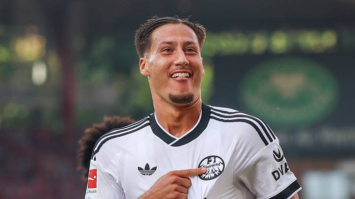 Younes Ebnoutalib soll bald auch im Nationalteam mit dem Adler auflaufen Younes Ebnoutalib soll bald auch im Nationalteam mit dem Adler auflaufen