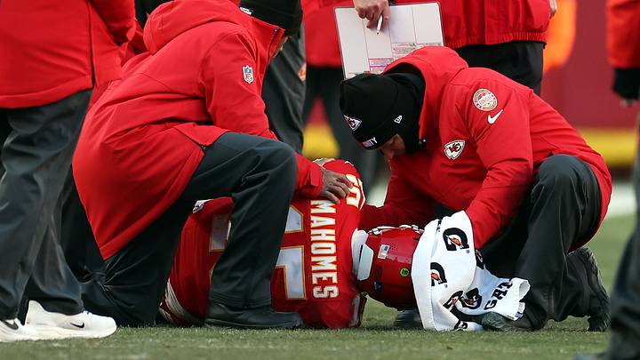 Mahomes surrounded by medical staff after tearing his ACL and LCL vs the Chargers in December of 2025