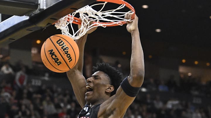 Mar 20, 2025; Providence, RI, USA;  Omaha Mavericks forward Marquel Sutton (10) scores against St. John's Red Storm during the first half at Amica Mutual Pavilion. Mandatory Credit: Eric Canha-Imagn Images