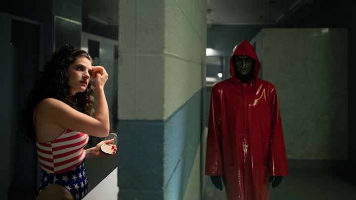 Fear Street: Prom Queen. (L-R) Ella Rubin as Melissa and The Killer in Fear Street: Prom Queen. Cr. Alan Markfield/Netflix © 2025.