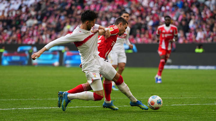 Atakan Karazor im Zweikampf mit Raphaël Guerreiro