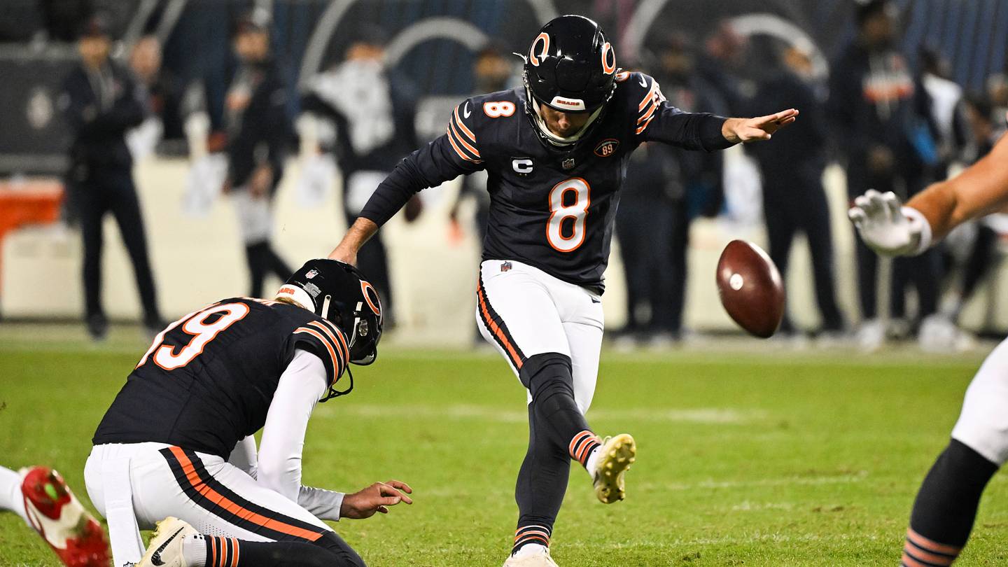 Photo: Sports Illustrated Cairo Santos Kicks Career-Long 58-Yard Field Goal to Beat Patriots