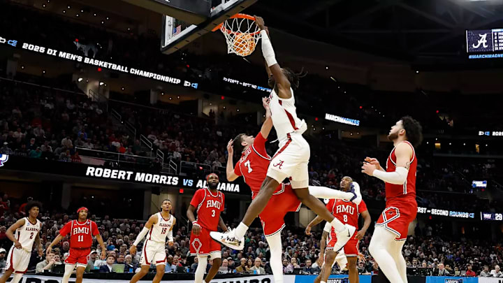 Alabama center Clifford Omoruyi (11) dunks the ball against Robert Morris during the first round of NCAA Men's Tournament at Rocket Arena in Cleveland, OH on Friday, Mar 21, 2025.