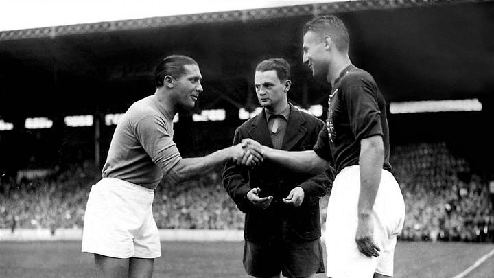 French referee Georges Capdeville (C) looks on as