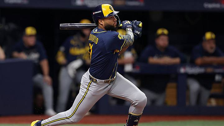 El jardinero izquierdo de los Brewers, Jackson Chourio, conectó cuatro hits en el Juego 3. El jardinero izquierdo de los Brewers, Jackson Chourio, conectó cuatro hits en el Juego 3.