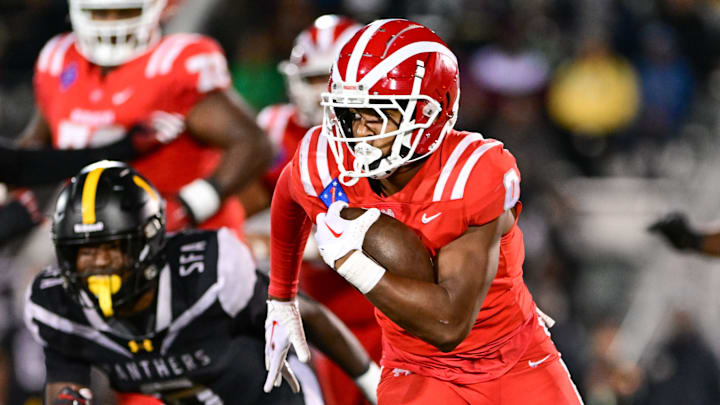 Jordon Davison had three touchdown runs for Mater Dei, which keeps its spot atop our national high school football rankings.