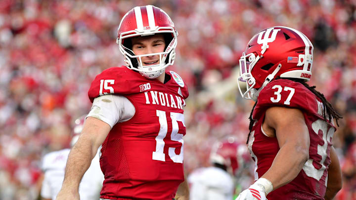 The Indiana Hoosiers and quarterback Fernando Mendoza are favored on Monday night.