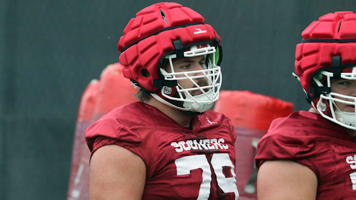 Oklahoma offensive tackle Jake Taylor