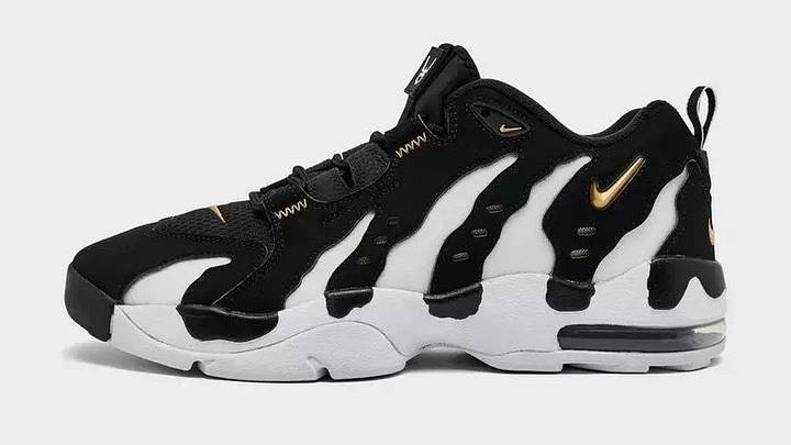 The Nike Air Diamond Turf Max '96 Low "Black and White" colorway. The Nike Air Diamond Turf Max '96 Low "Black and White" colorway.
