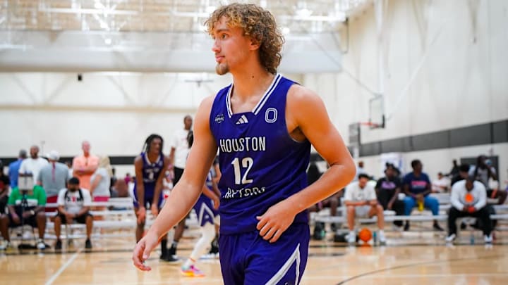 Noah Neumann during a basketball game with the Houston Raptors
