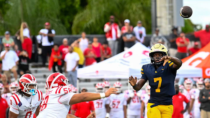 St. Thomas Aquinas quarterback Mason Mallory (7) evades the pass rush of top-ranked Mater Dei to deliver a pass.