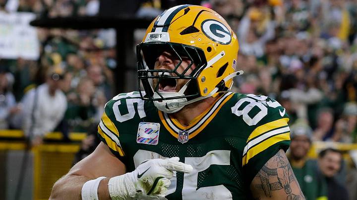 Green Bay Packers tight end Tucker Kraft (85) celebrates a touchdown during a game against the Cincinnati Bengals.