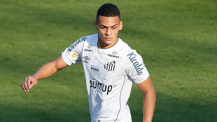 Kaiky, agora, tem Maicon atuando ao seu lado na zaga santista