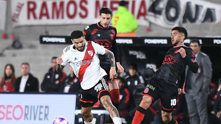 River Plate v Barracas Central - Liga Profesional 2022