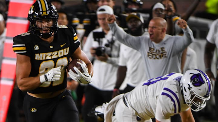 Aug 28, 2025; Columbia, MO, USA; Missouri tight end Jude James (89) scores a touchdown during a game against Central Arkansas at Faurot Field in Columbia, Mo. Aug 28, 2025; Columbia, MO, USA; Missouri tight end Jude James (89) scores a touchdown during a game against Central Arkansas at Faurot Field in Columbia, Mo.