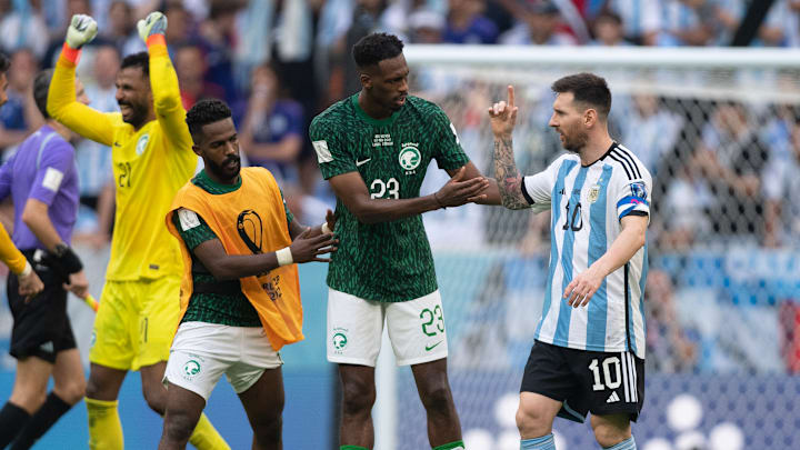 Lionel Messi fue retado por el jugador Ali Al-Bulaihi 
