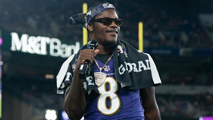 Baltimore Ravens quarterback Lamar Jackson (8)