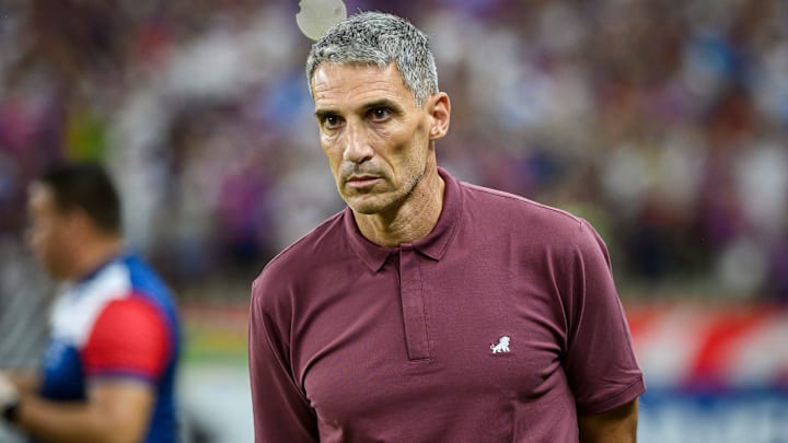 Juan Pablo Vojvoda enfrenta momento de turbulência no Fortaleza 