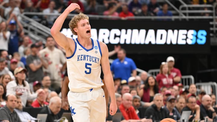 Mar 20, 2026; St. Louis, MO, USA; Kentucky Wildcats guard Collin Chandler (5) reacts against the Santa Clara Broncos during the second half of a first round game of the men's 2026 NCAA Tournament at Enterprise Center. Mandatory Credit: Jeff Curry-Imagn Images
