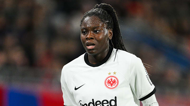 Nicole Anyomi wird auch weiterhin den Adler auf der Brust tragen.