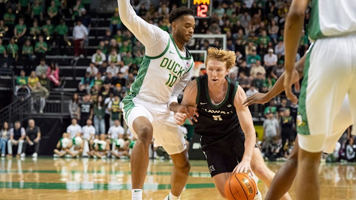 Kwame Evans nailed a three and slammed home a pass in the paint to ignite an Oregon rally Monday. When he slipped on the floor and went down, the Ducks went flat.
