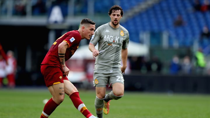 Nicolò Zaniolo in azione contro il Genoa