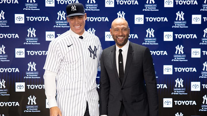 Aaron Judge y Derek Jeter posaron juntos en la rueda de prensa 
