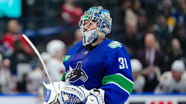 Chicago Blackhawks v Vancouver Canucks